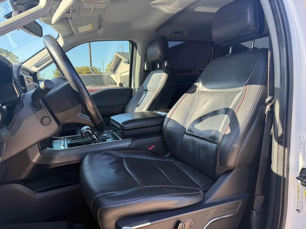 Ford F-150 Vehicle Full-screen Gallery Image 11