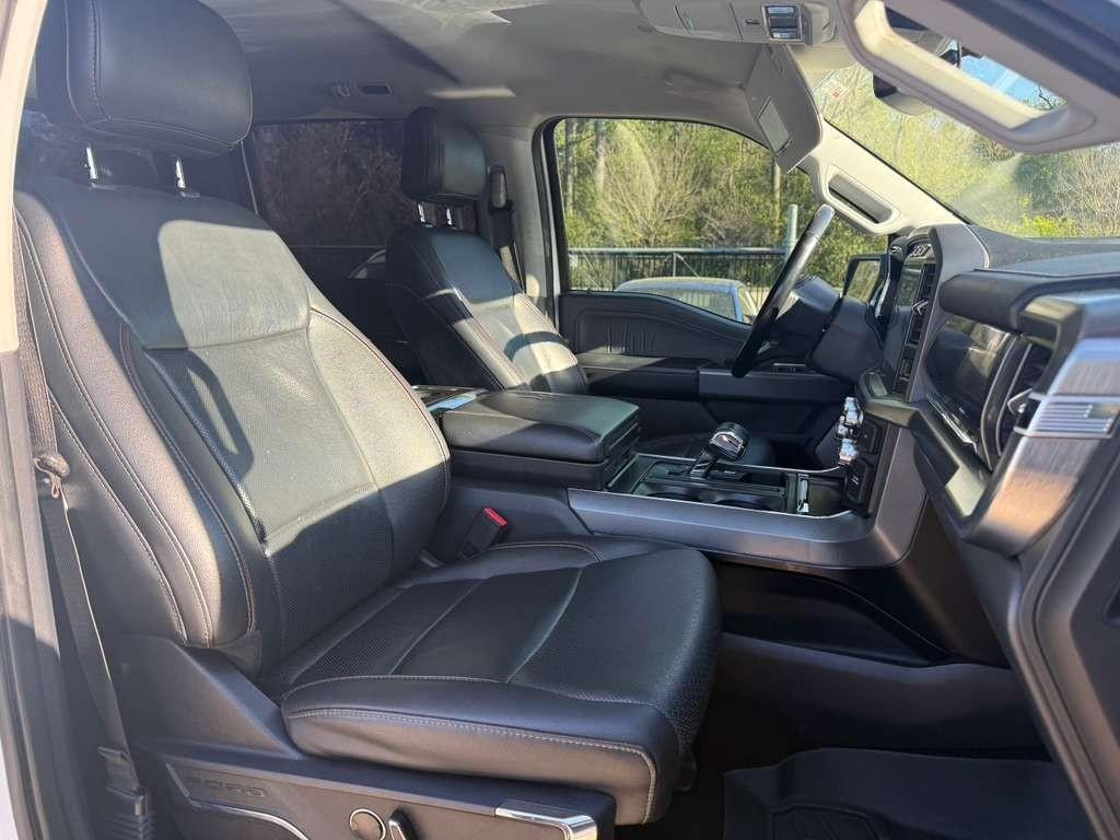 Ford F-150 Vehicle Full-screen Gallery Image 14