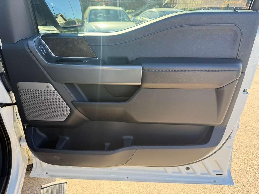 Ford F-150 Vehicle Full-screen Gallery Image 15