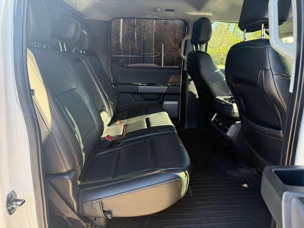 Ford F-150 Vehicle Full-screen Gallery Image 16