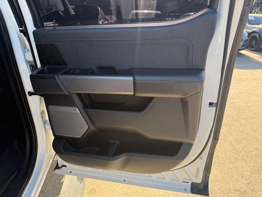 Ford F-150 Vehicle Full-screen Gallery Image 17