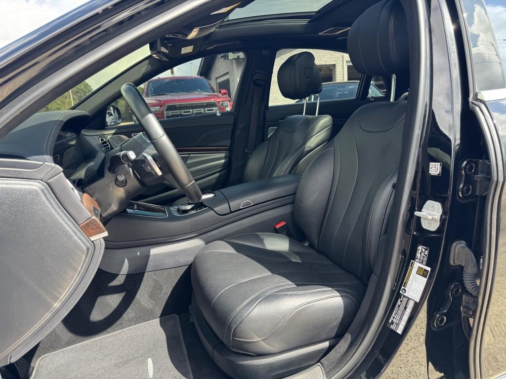 Mercedes-Benz S 450 Vehicle Full-screen Gallery Image 11