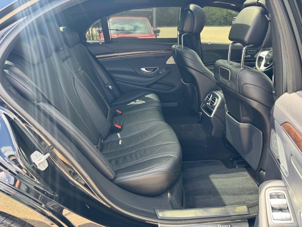 Mercedes-Benz S 450 Vehicle Full-screen Gallery Image 16