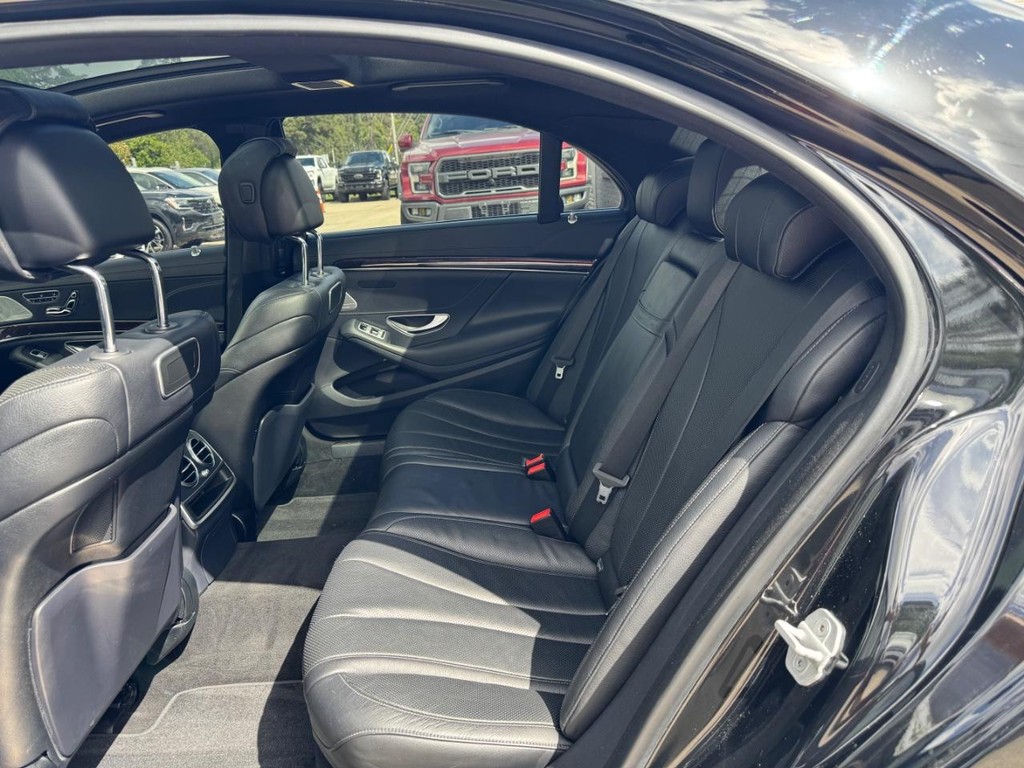 Mercedes-Benz S 450 Vehicle Full-screen Gallery Image 18