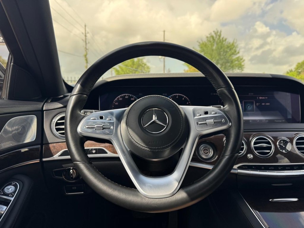 Mercedes-Benz S 450 Vehicle Full-screen Gallery Image 20