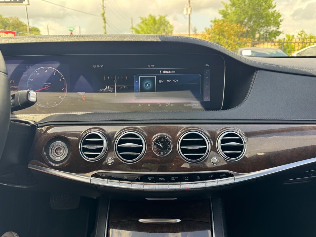 Mercedes-Benz S 450 Vehicle Full-screen Gallery Image 21