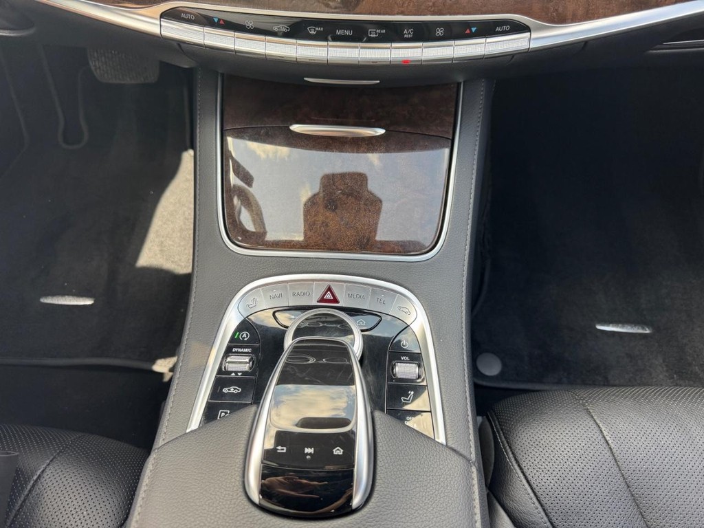 Mercedes-Benz S 450 Vehicle Full-screen Gallery Image 22