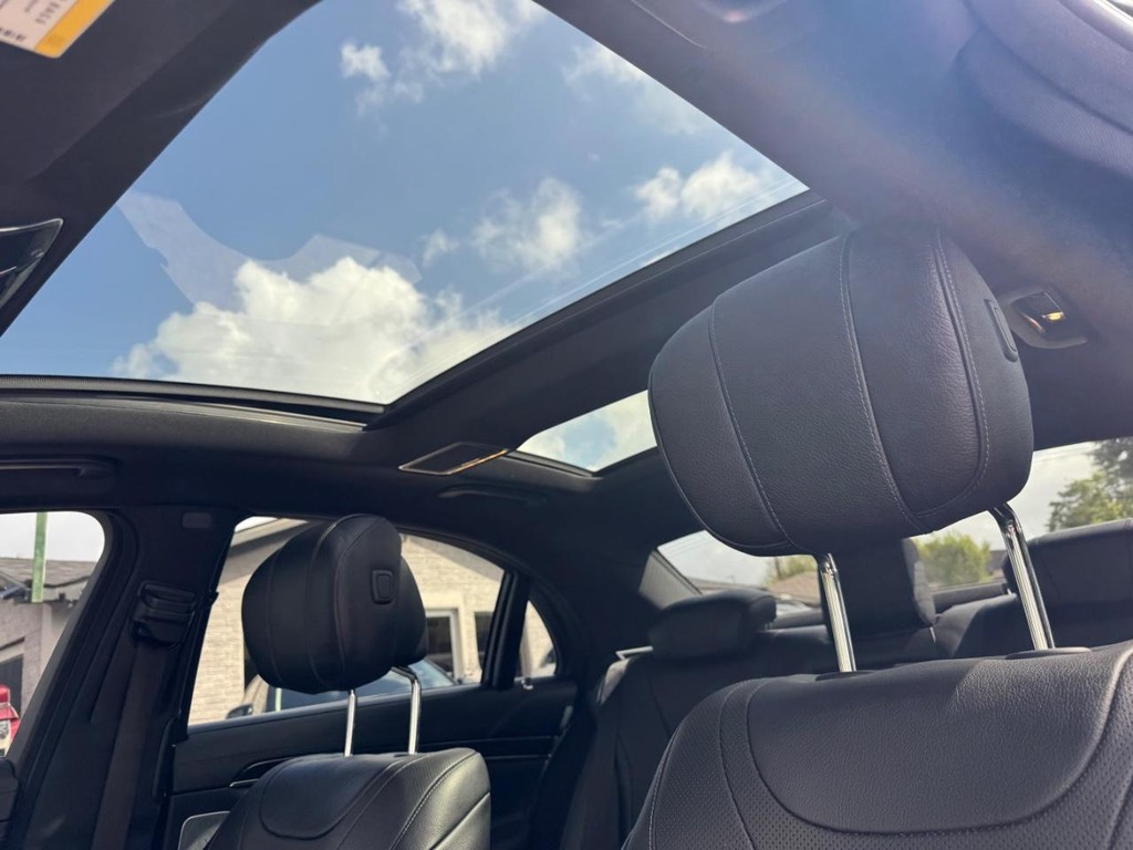 Mercedes-Benz S 450 Vehicle Full-screen Gallery Image 26