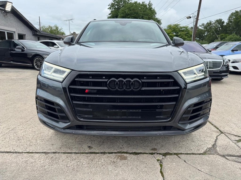 Audi SQ5 Vehicle Full-screen Gallery Image 02