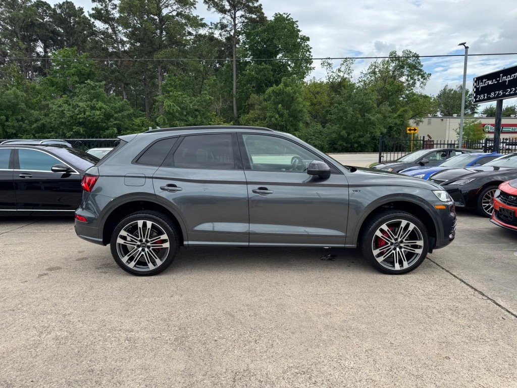 Audi SQ5 Vehicle Full-screen Gallery Image 05