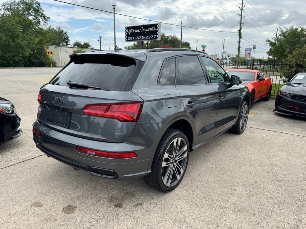 Audi SQ5 Vehicle Full-screen Gallery Image 06