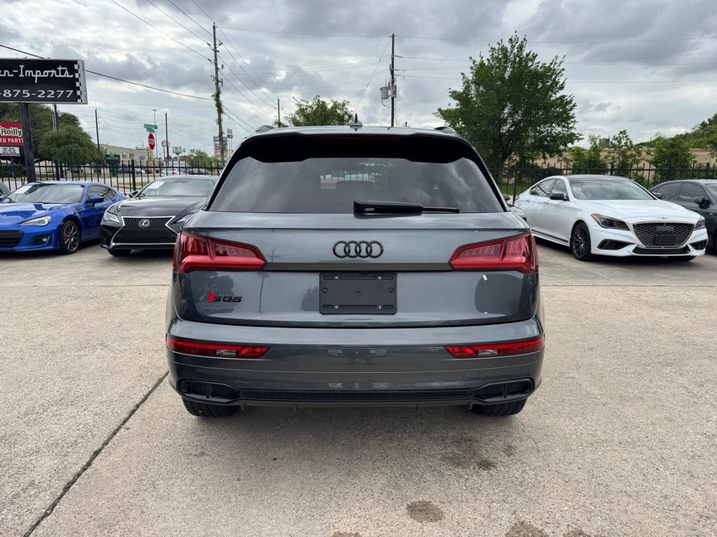 Audi SQ5 Vehicle Full-screen Gallery Image 07