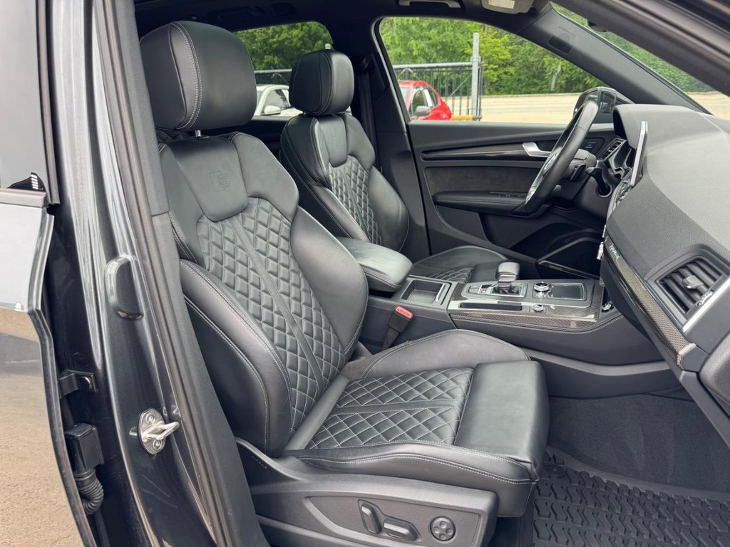 Audi SQ5 Vehicle Full-screen Gallery Image 14