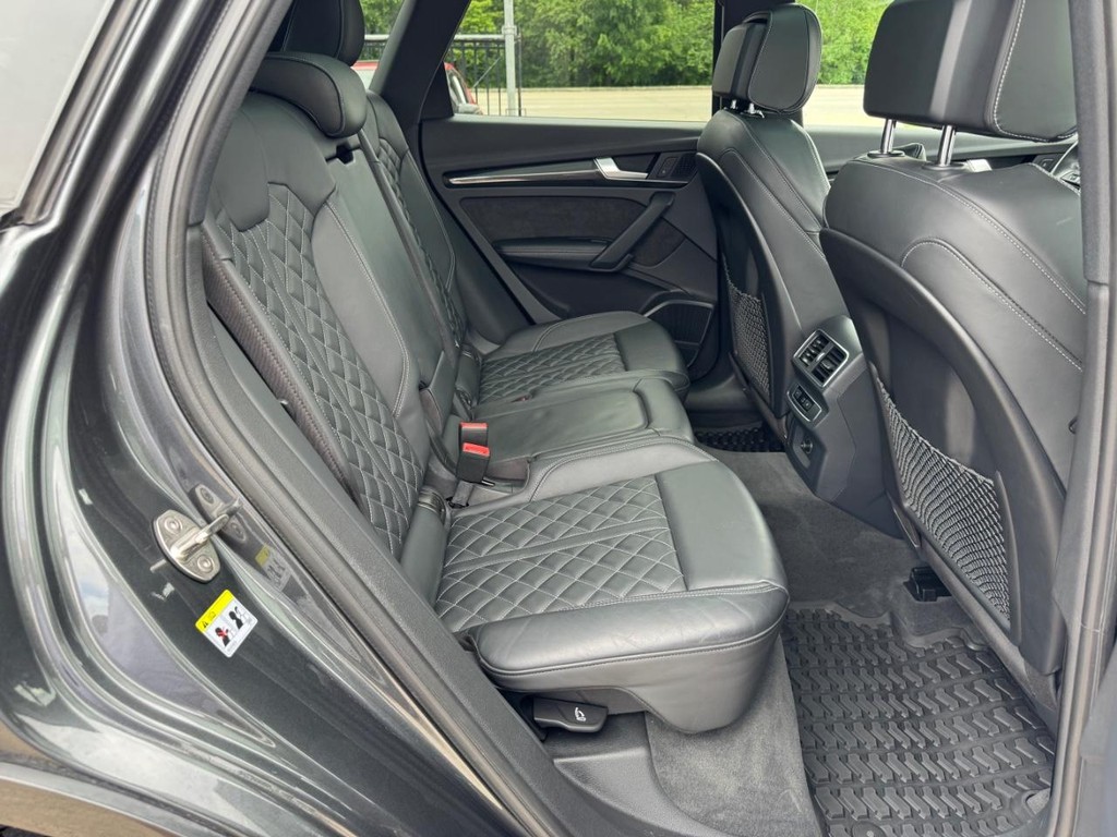 Audi SQ5 Vehicle Full-screen Gallery Image 18