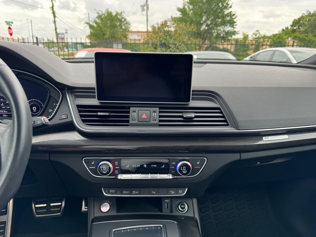 Audi SQ5 Vehicle Full-screen Gallery Image 24