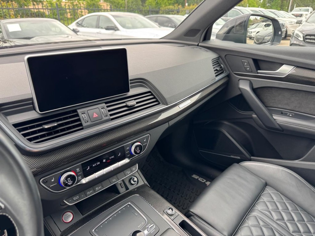 Audi SQ5 Vehicle Full-screen Gallery Image 26