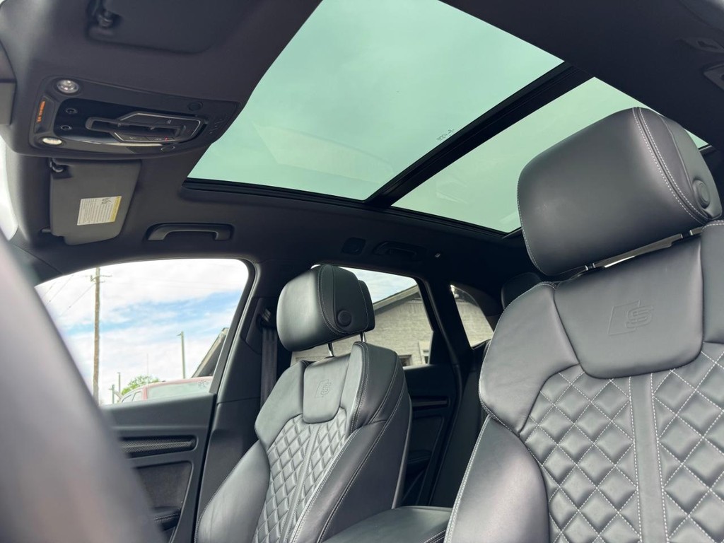 Audi SQ5 Vehicle Full-screen Gallery Image 27