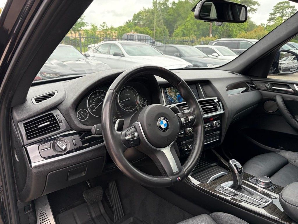 BMW X3 Vehicle Full-screen Gallery Image 10