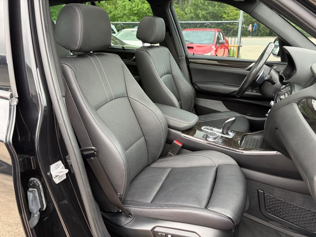 BMW X3 Vehicle Full-screen Gallery Image 14