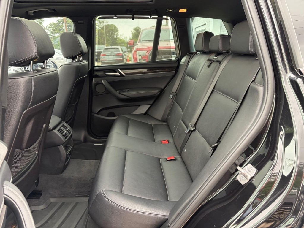 BMW X3 Vehicle Full-screen Gallery Image 18