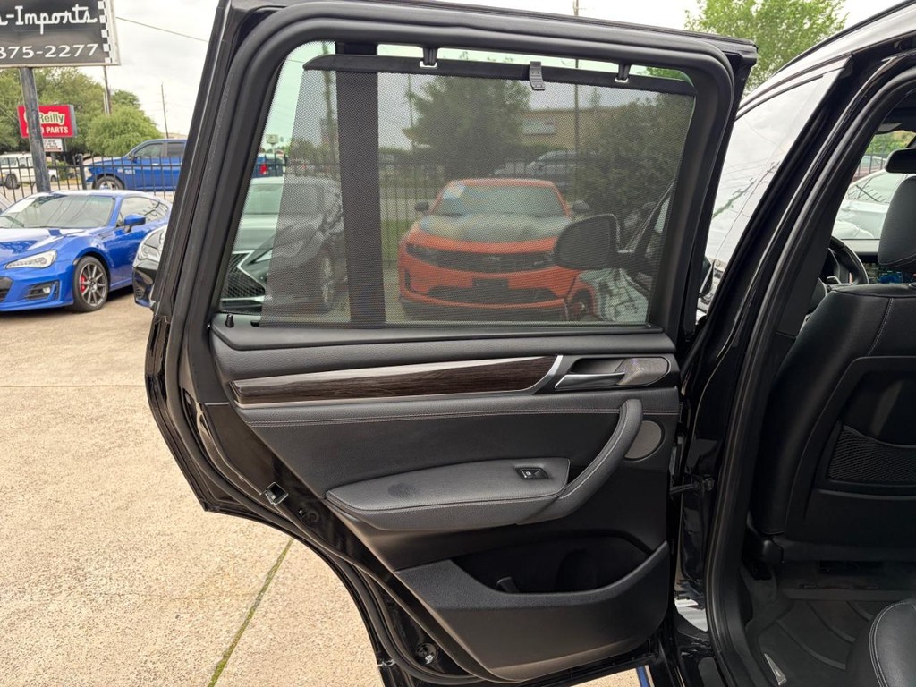 BMW X3 Vehicle Full-screen Gallery Image 19