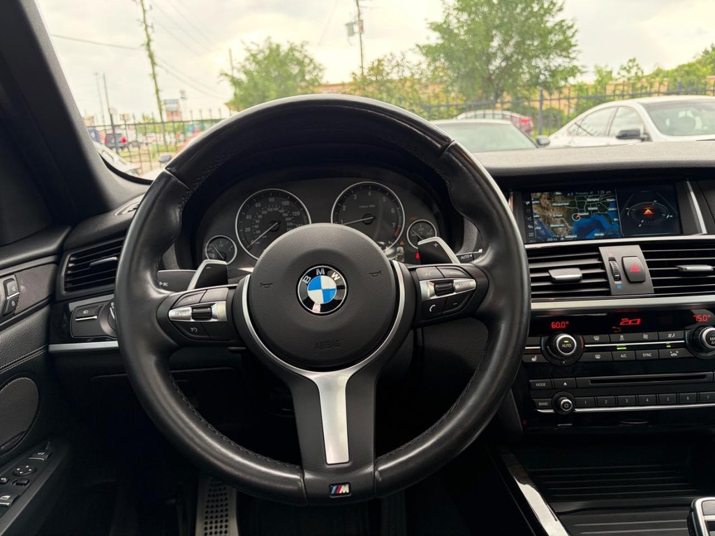 BMW X3 Vehicle Full-screen Gallery Image 21