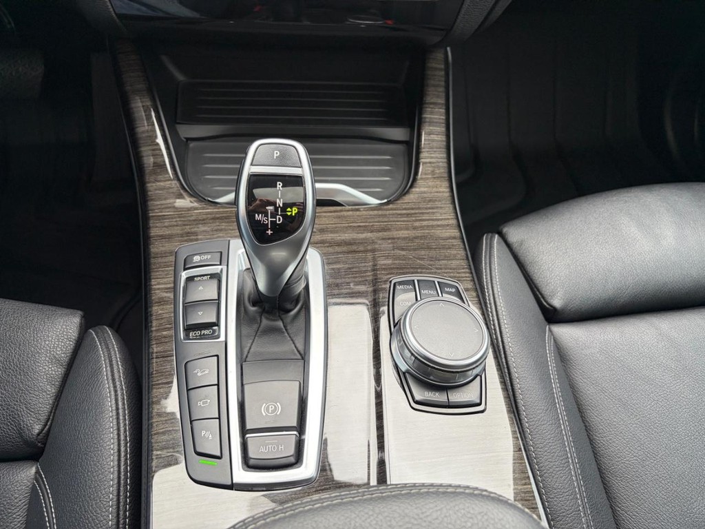 BMW X3 Vehicle Full-screen Gallery Image 26