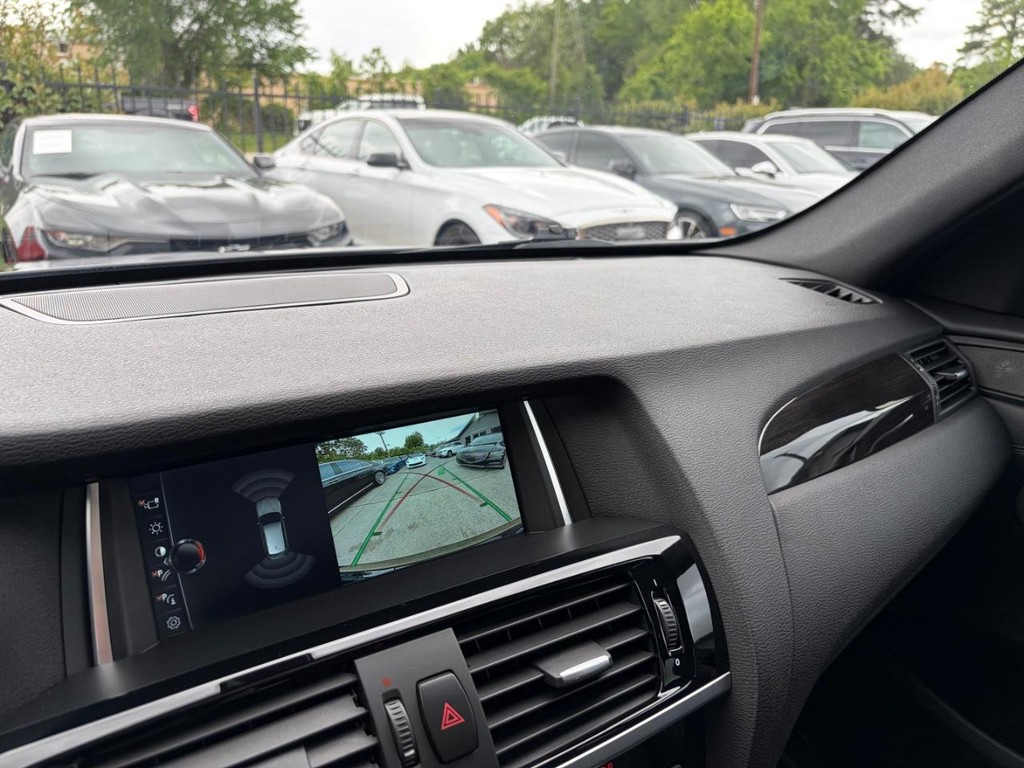 BMW X3 Vehicle Full-screen Gallery Image 27