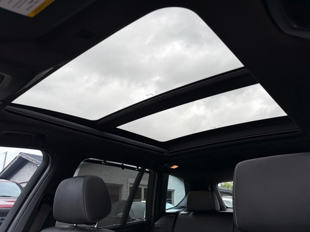 BMW X3 Vehicle Full-screen Gallery Image 28