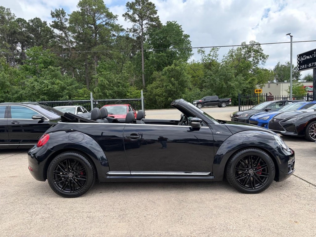 Volkswagen Beetle Convertible Vehicle Full-screen Gallery Image 05