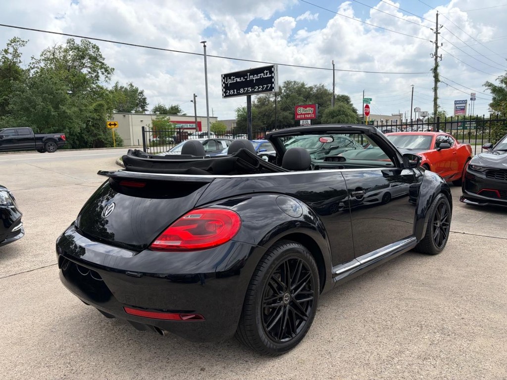 Volkswagen Beetle Convertible Vehicle Full-screen Gallery Image 07