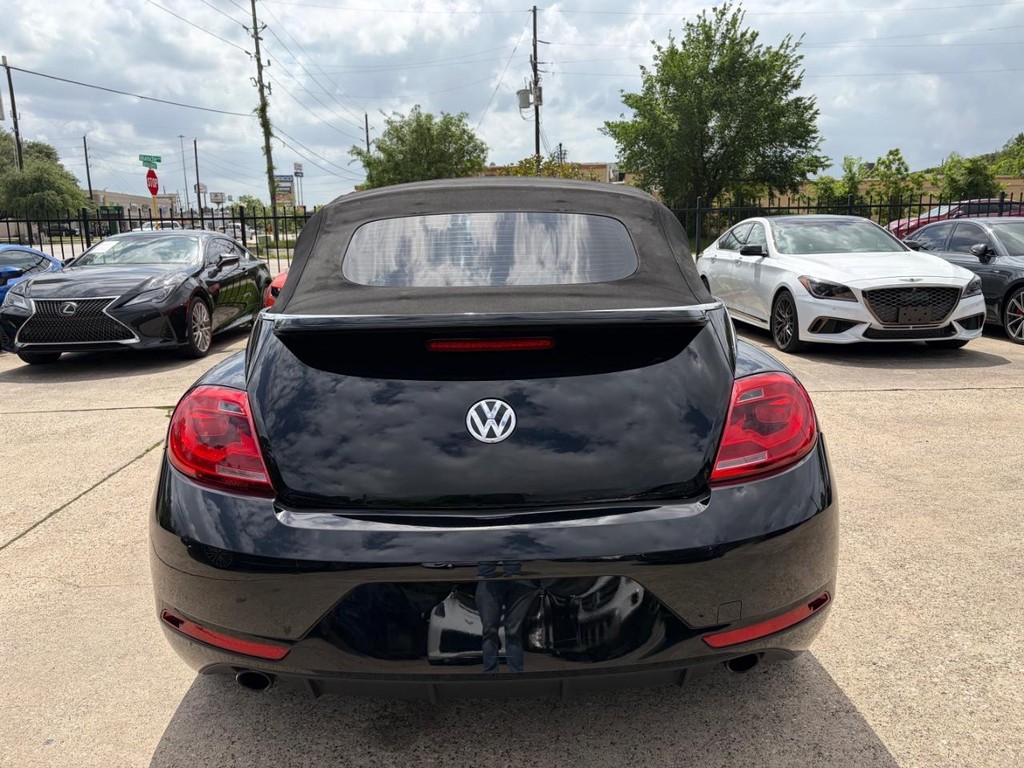 Volkswagen Beetle Convertible Vehicle Full-screen Gallery Image 09