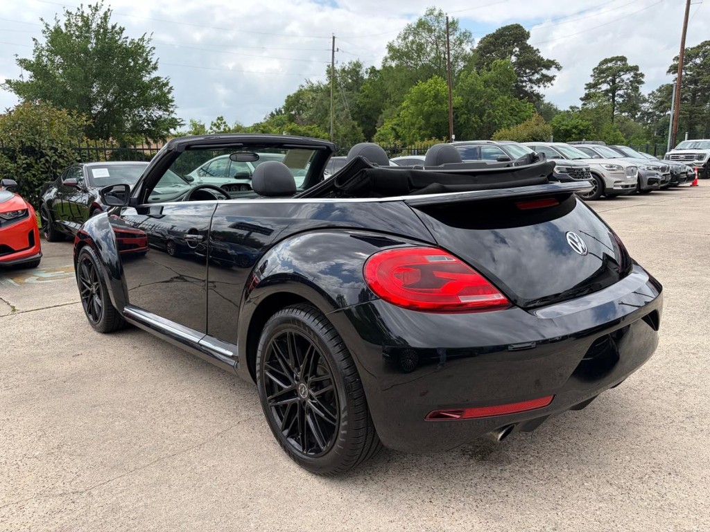 Volkswagen Beetle Convertible Vehicle Full-screen Gallery Image 10