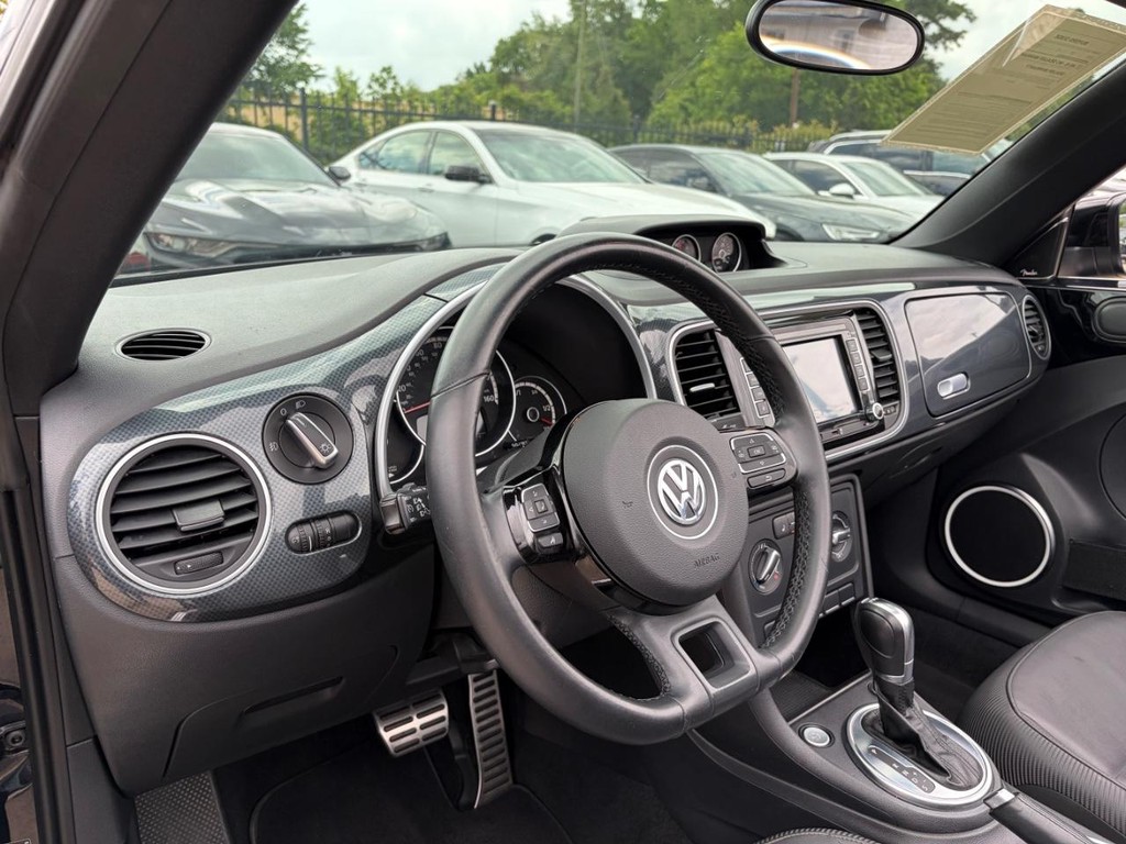 Volkswagen Beetle Convertible Vehicle Full-screen Gallery Image 13