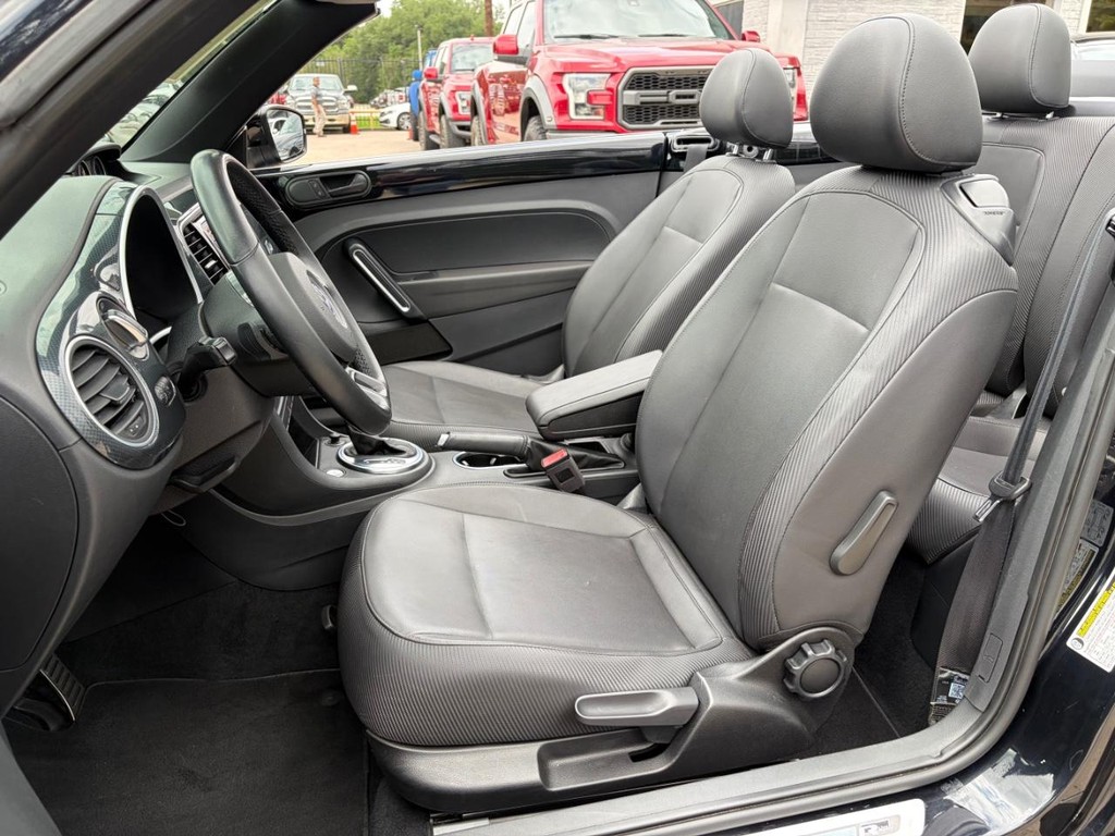 Volkswagen Beetle Convertible Vehicle Full-screen Gallery Image 14