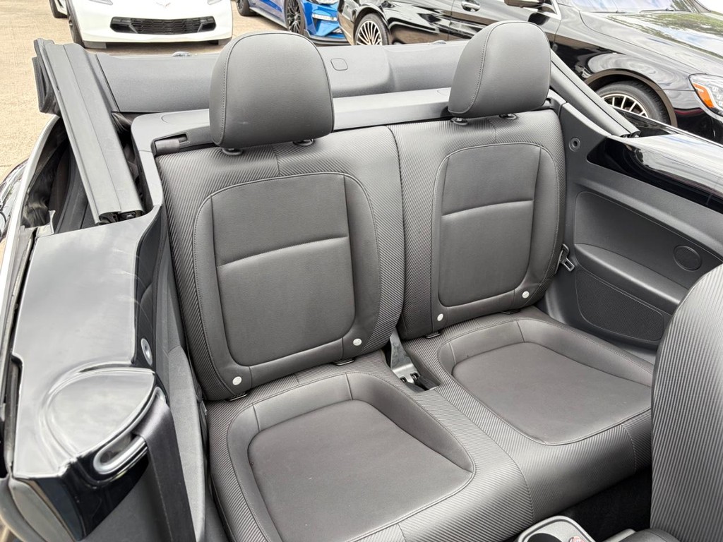 Volkswagen Beetle Convertible Vehicle Full-screen Gallery Image 19