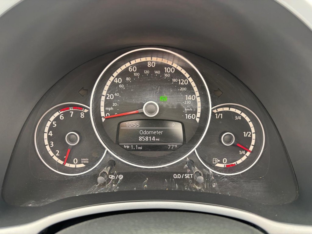 Volkswagen Beetle Convertible Vehicle Full-screen Gallery Image 21