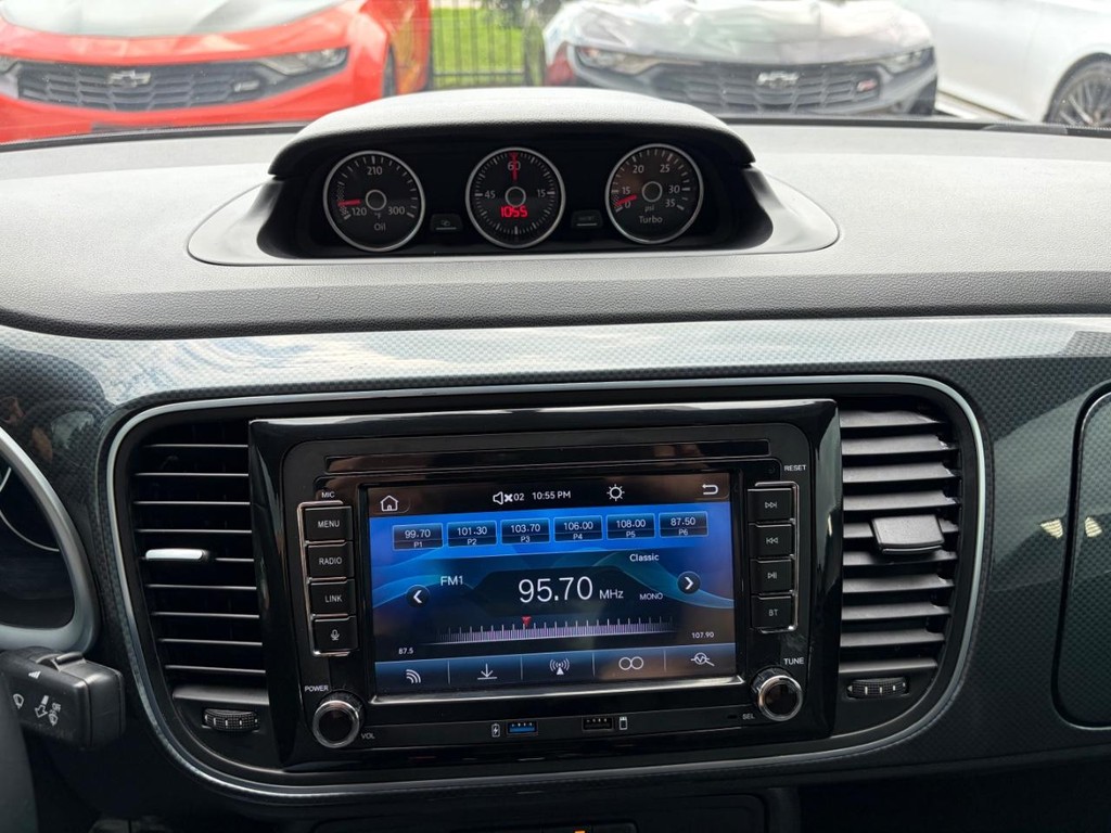 Volkswagen Beetle Convertible Vehicle Full-screen Gallery Image 22