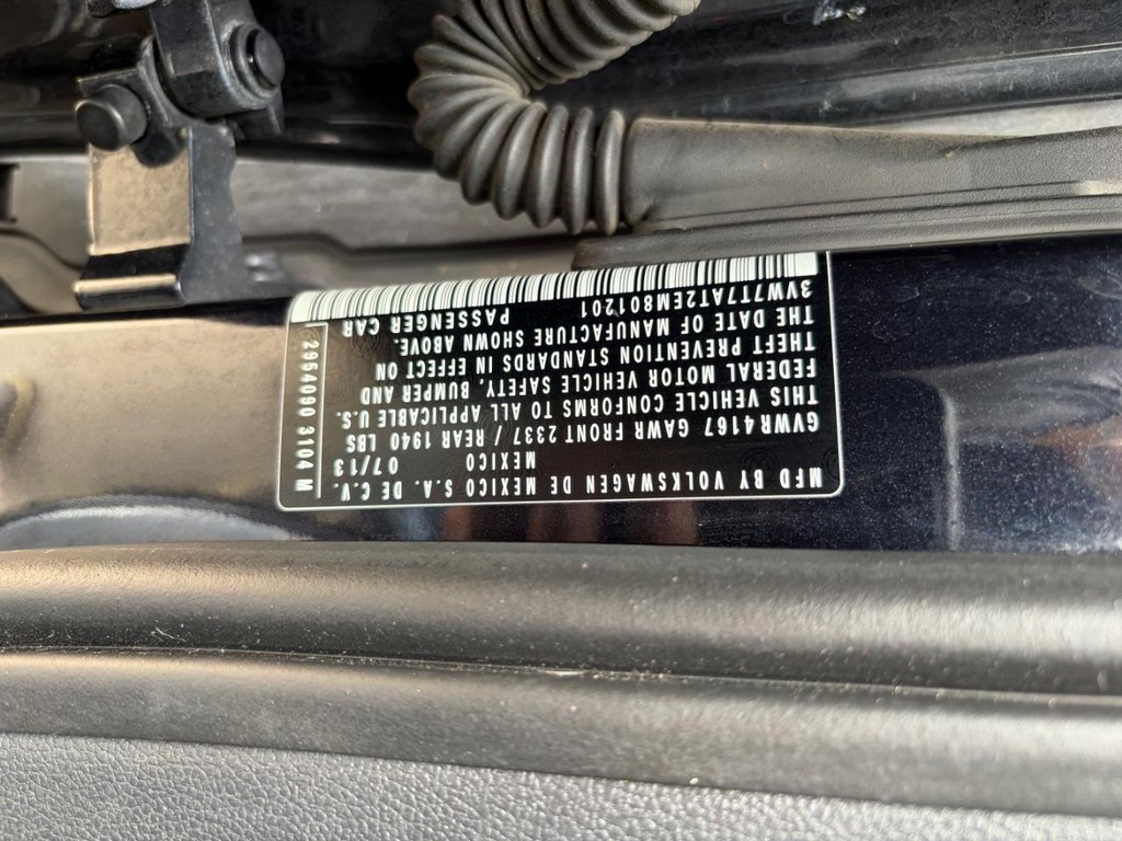 Volkswagen Beetle Convertible Vehicle Full-screen Gallery Image 28