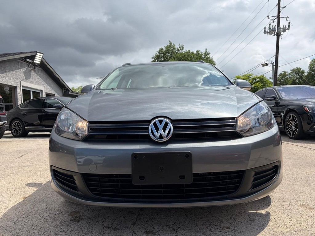 Volkswagen Jetta SportWagen Vehicle Full-screen Gallery Image 02