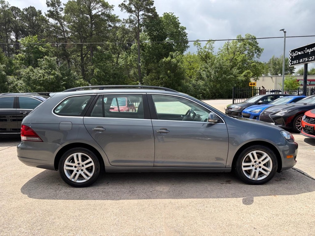 Volkswagen Jetta SportWagen Vehicle Full-screen Gallery Image 05