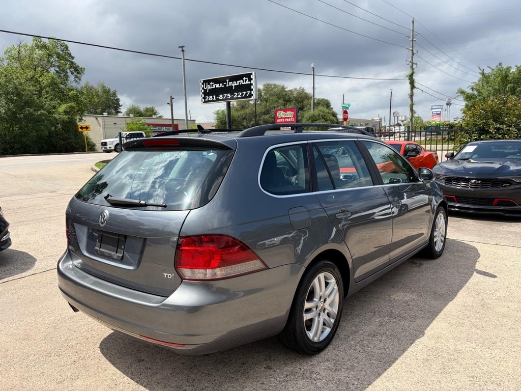 Volkswagen Jetta SportWagen Vehicle Full-screen Gallery Image 06