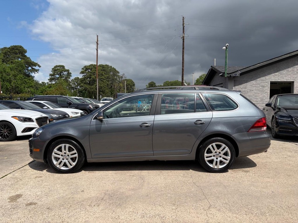 Volkswagen Jetta SportWagen Vehicle Full-screen Gallery Image 09