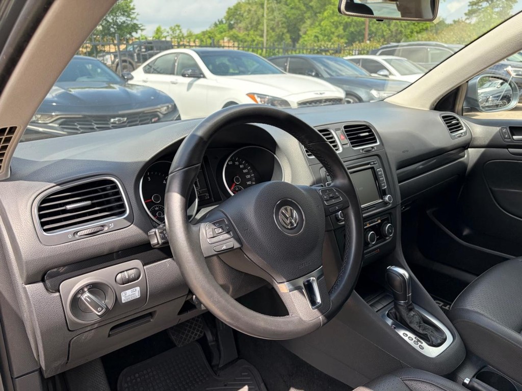 Volkswagen Jetta SportWagen Vehicle Full-screen Gallery Image 10