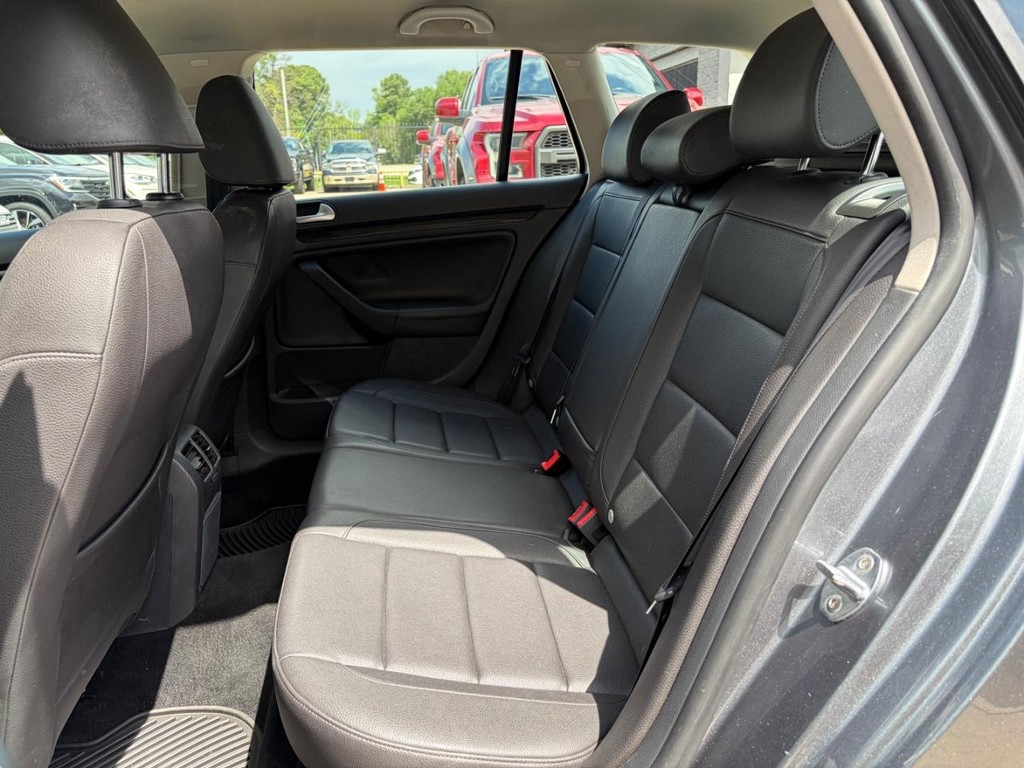 Volkswagen Jetta SportWagen Vehicle Full-screen Gallery Image 18