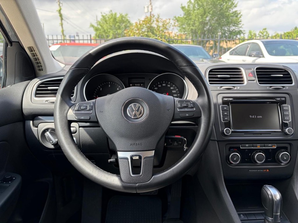 Volkswagen Jetta SportWagen Vehicle Full-screen Gallery Image 21