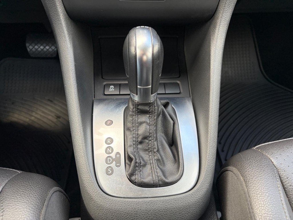 Volkswagen Jetta SportWagen Vehicle Full-screen Gallery Image 24