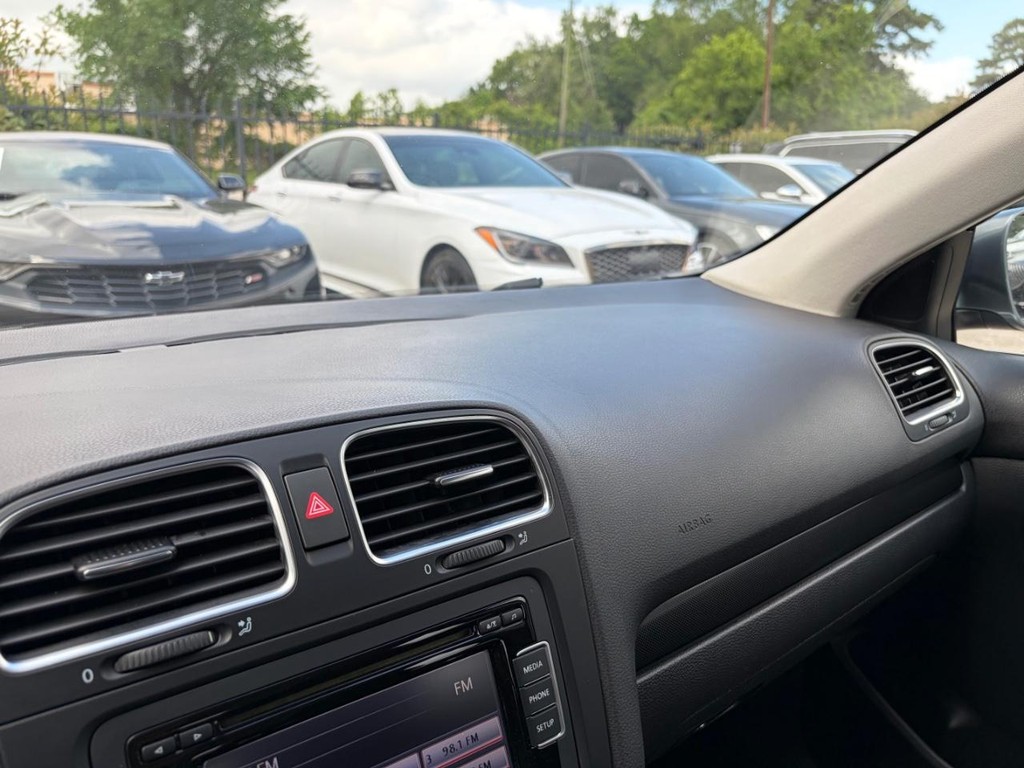 Volkswagen Jetta SportWagen Vehicle Full-screen Gallery Image 25