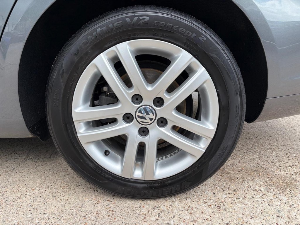 Volkswagen Jetta SportWagen Vehicle Full-screen Gallery Image 26