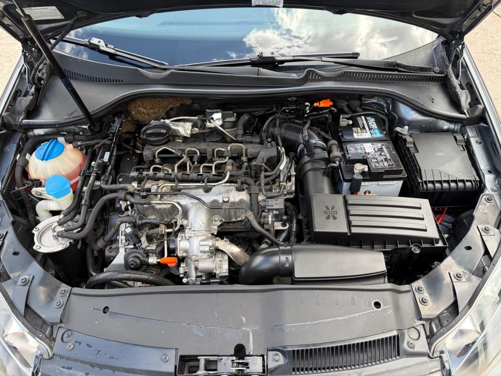 Volkswagen Jetta SportWagen Vehicle Full-screen Gallery Image 27